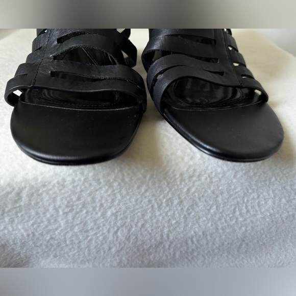 Isola size 11 Black Caged Leather Sandals with heel enclosure zippers. - Picture 14 of 15